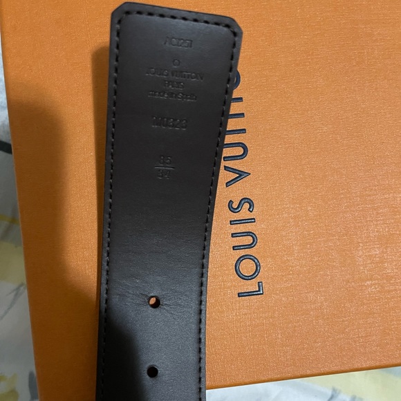 No Buckle Louis Vuitton belt - Picture 1 of 6